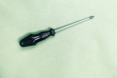 Plastik saplı tornavida.