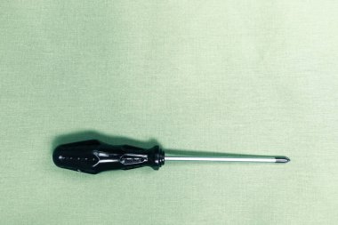 Plastik saplı tornavida.