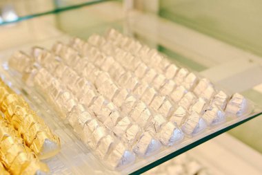 bir sürü değişik çikolatalı pralin