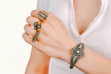 Elmas Mücevherler ve Moda Mücevherleri