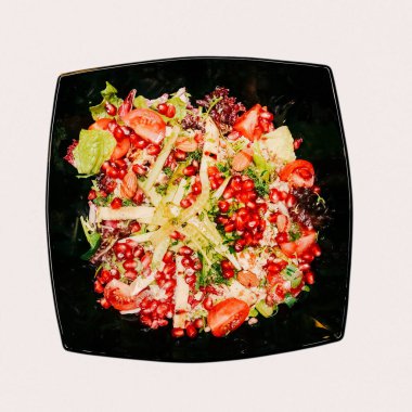 Taze salata tabağı ile karışık yeşillik