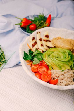 Taze salata tabağı ile karışık yeşillik