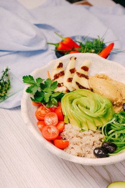 Taze salata tabağı ile karışık yeşillik