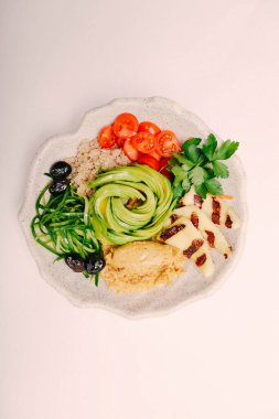 Taze salata tabağı ile karışık yeşillik