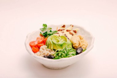 Taze salata tabağı ile karışık yeşillik