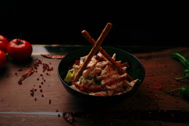 Taze salata tabağı ile karışık yeşillik