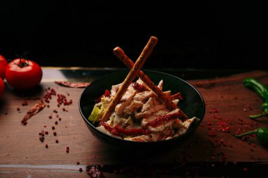 Taze salata tabağı ile karışık yeşillik