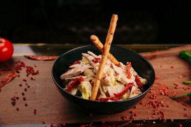 Taze salata tabağı ile karışık yeşillik