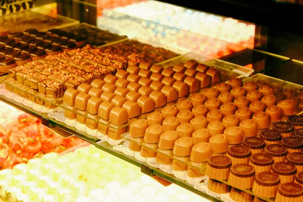 Een Heleboel Verschillende Chocolade Pralines — Stockfoto