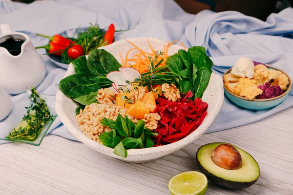 Placa Ensalada Fresca Con Verduras Mixtas — Foto de Stock