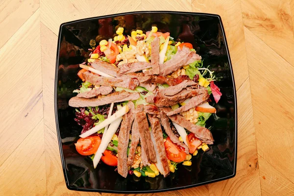 Assiette Salade Fraîche Avec Des Légumes Mélangés — Photo