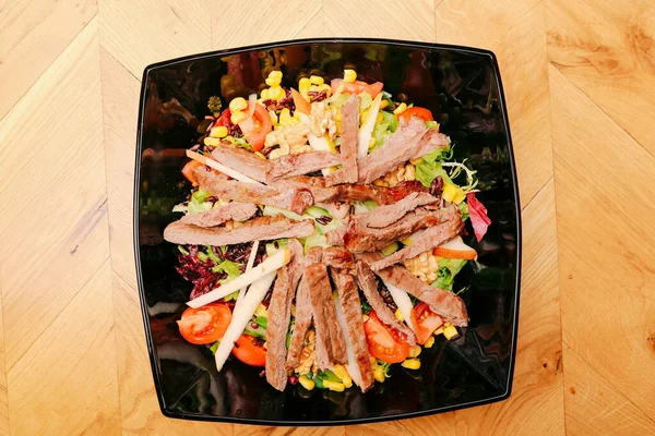 Assiette Salade Fraîche Avec Des Légumes Mélangés — Photo