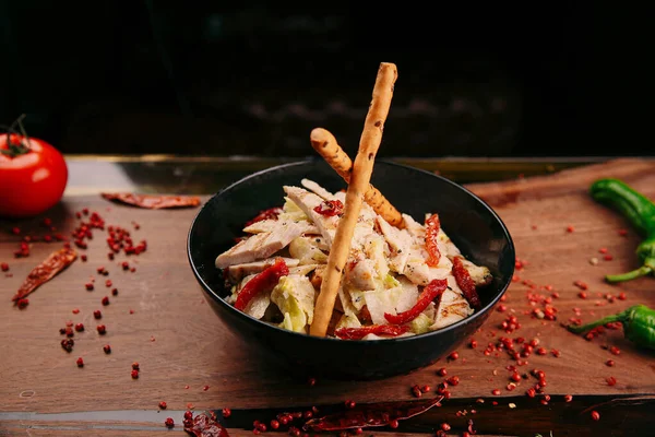 Taze salata tabağı ile karışık yeşillik