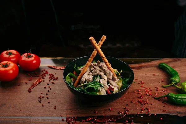 Taze salata tabağı ile karışık yeşillik