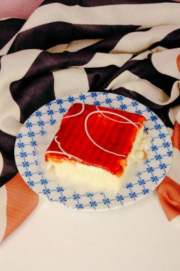 Masada lezzetli bir pasta var.