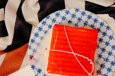 Masada lezzetli bir pasta var.