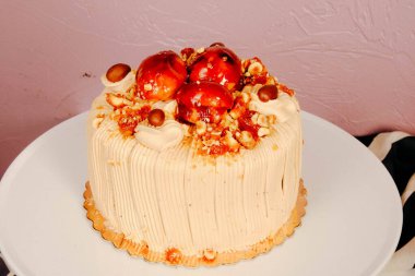 Masada lezzetli bir pasta var.