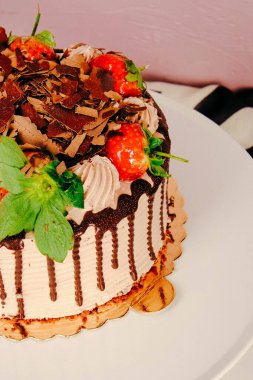 Masada lezzetli bir pasta var.