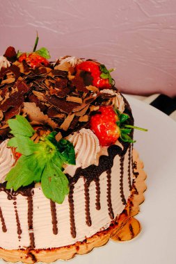 Masada lezzetli bir pasta var.