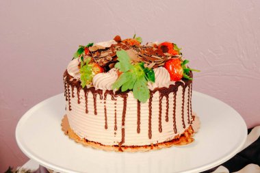 Masada lezzetli bir pasta var.