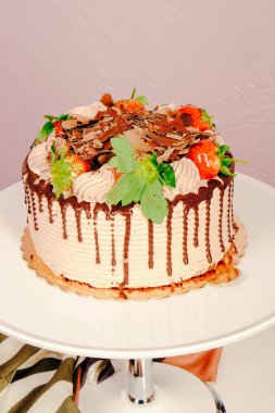 Masada lezzetli bir pasta var.