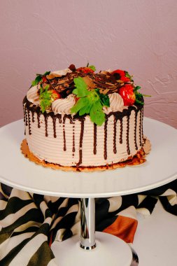 Masada lezzetli bir pasta var.