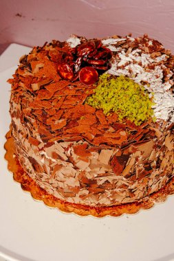 Masada lezzetli bir pasta var.