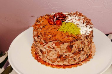 Masada lezzetli bir pasta var.