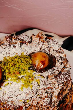 Masada lezzetli bir pasta var.