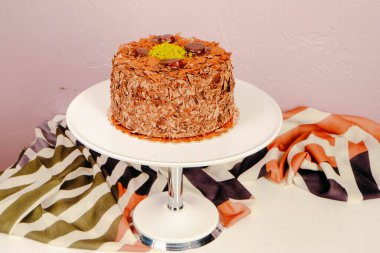 Masada lezzetli bir pasta var.