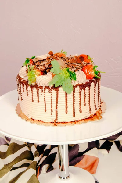 Masada lezzetli bir pasta var.