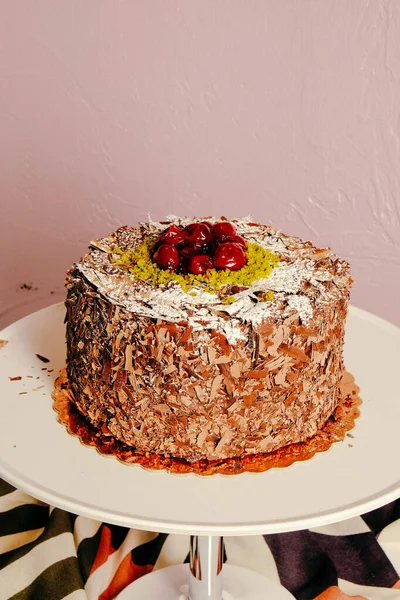 Tabuleiro Com Delicioso Bolo Mesa — Fotografia de Stock