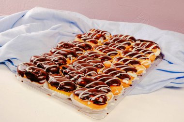 Masada lezzetli bir pasta var.