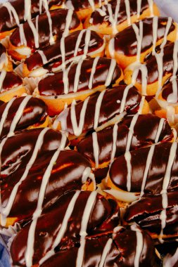 Masada lezzetli bir pasta var.