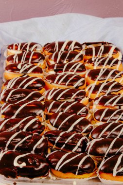 Masada lezzetli bir pasta var.