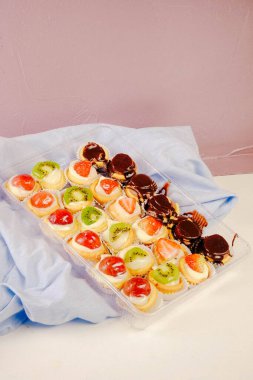 Masada lezzetli bir pasta var.