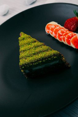 Masada lezzetli bir pasta var.