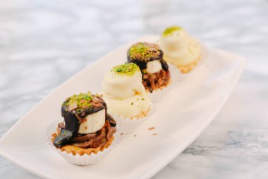 Masada lezzetli bir pasta var.