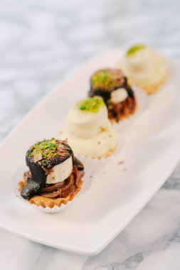 Masada lezzetli bir pasta var.