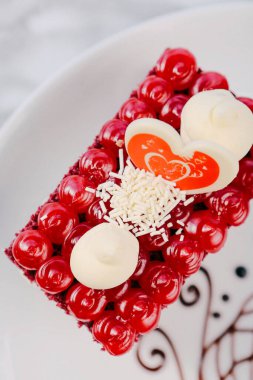 Masada lezzetli bir pasta var.