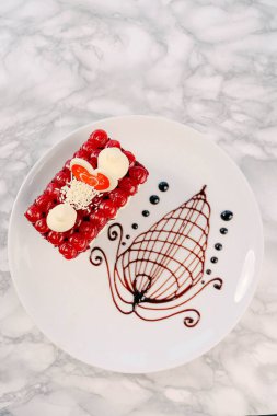 Masada lezzetli bir pasta var.