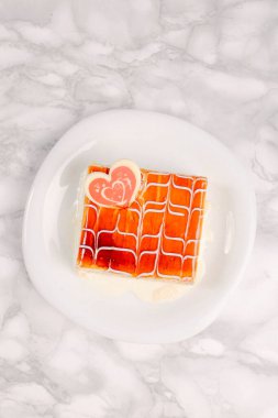 Masada lezzetli bir pasta var.