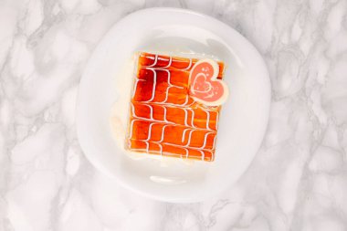 Masada lezzetli bir pasta var.