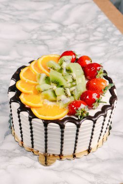 Masada lezzetli bir pasta var.