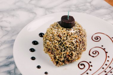 Masada lezzetli bir pasta var.