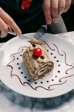 Masada lezzetli bir pasta var.