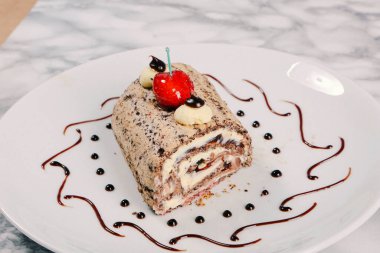 Masada lezzetli bir pasta var.