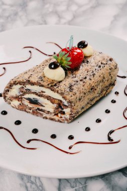 Masada lezzetli bir pasta var.