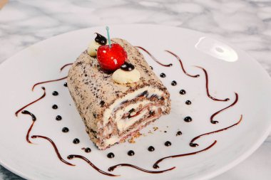 Masada lezzetli bir pasta var.