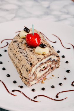 Masada lezzetli bir pasta var.